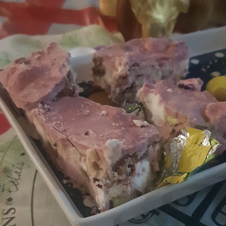 Trinest Creates: White and Ruby Chocolate Rocky Road